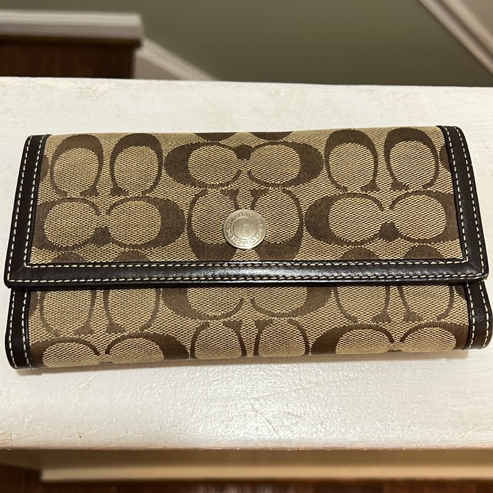 VINTAGE Coach Large Trifold Wallet